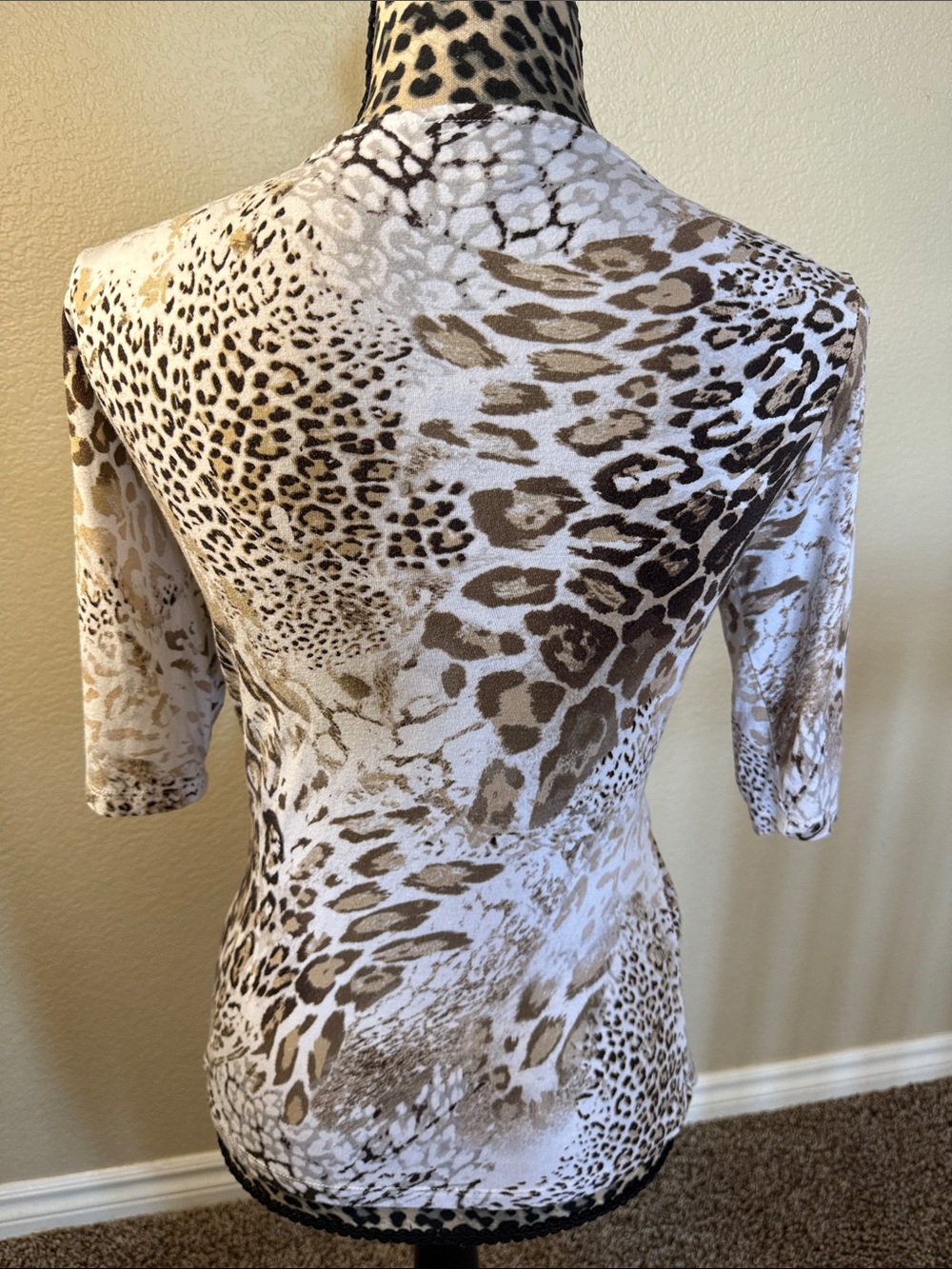 Cable & Gauge Beige and Brown Animal Print V-Neck top - Picture 4 of 6